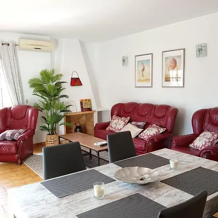 Cozy Oura Apartment *