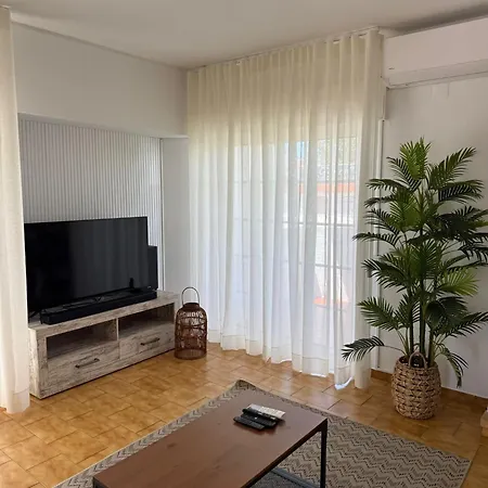 Cozy Oura Apartment