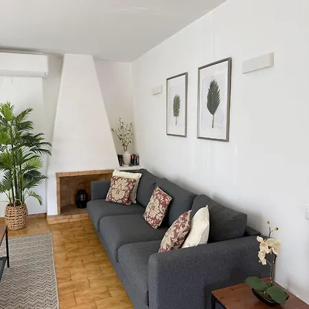 Cozy Oura Apartment *