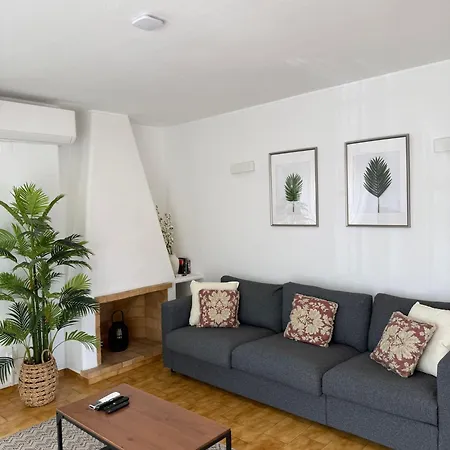 Cozy Oura Apartment *